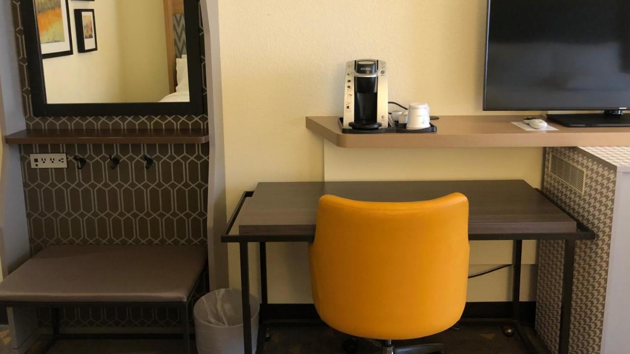 Holiday Inn Asheville East-Blue Ridge Pkwy By Ihg Ngoại thất bức ảnh