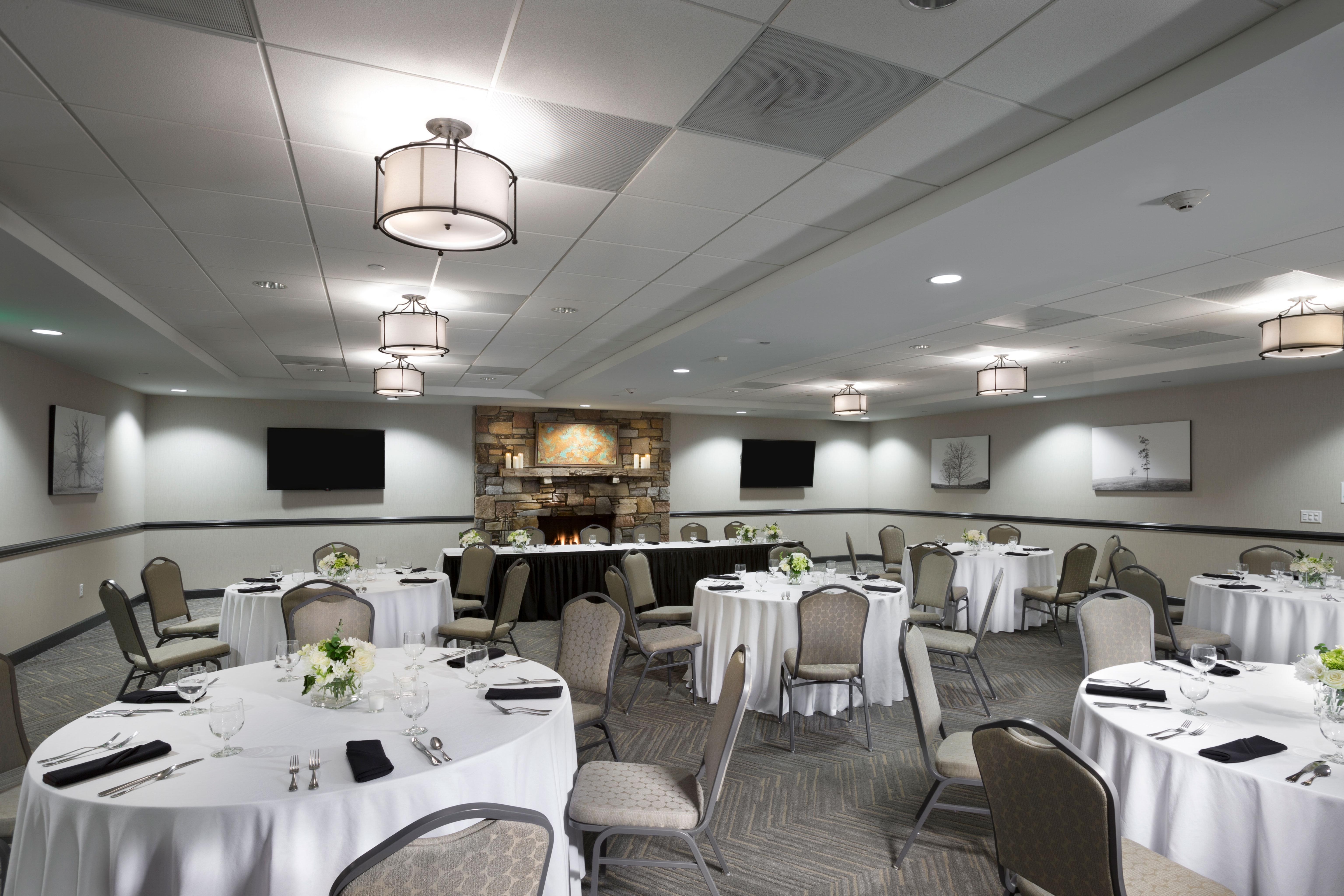 Holiday Inn Asheville East-Blue Ridge Pkwy By Ihg Ngoại thất bức ảnh