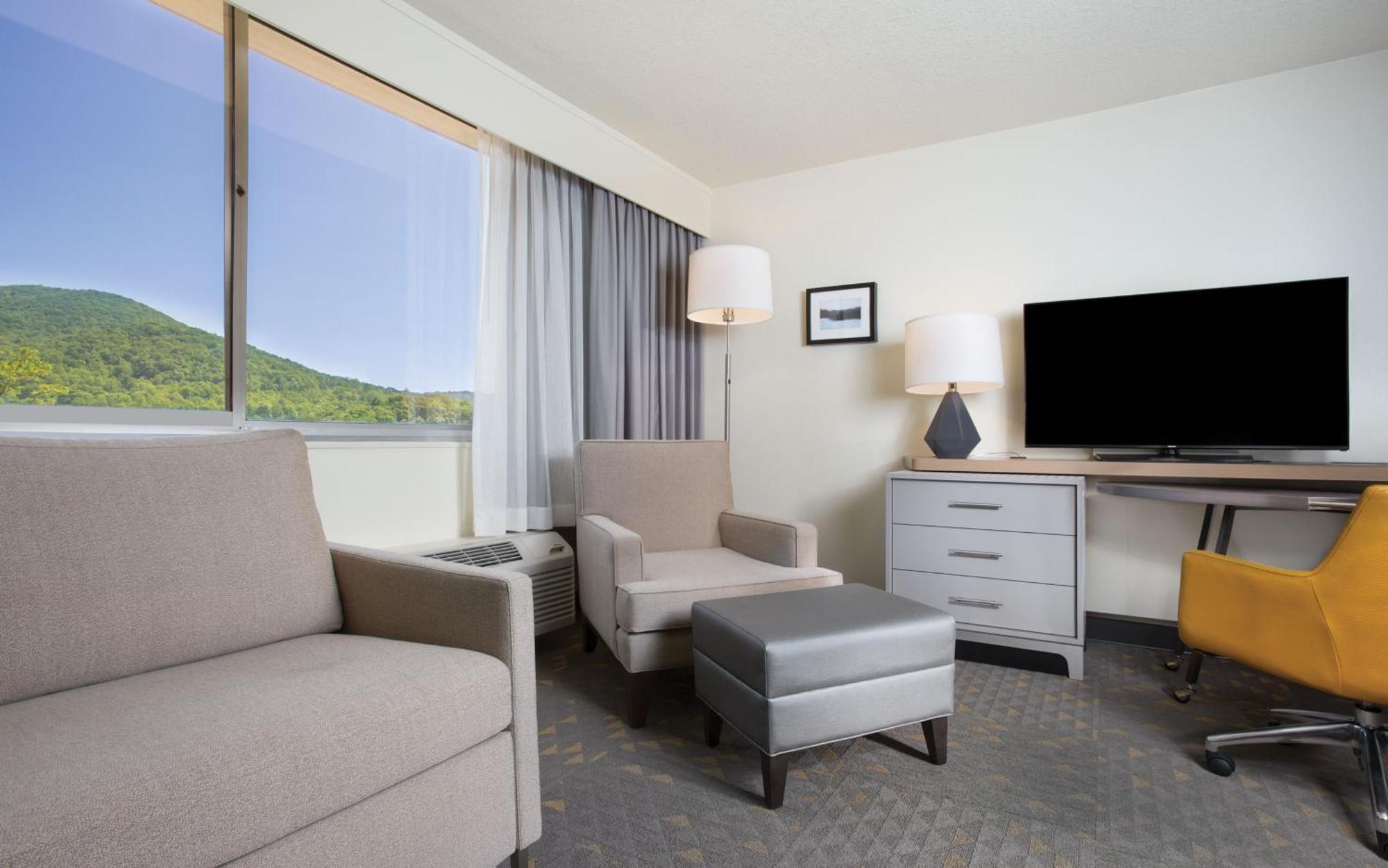 Holiday Inn Asheville East-Blue Ridge Pkwy By Ihg Ngoại thất bức ảnh