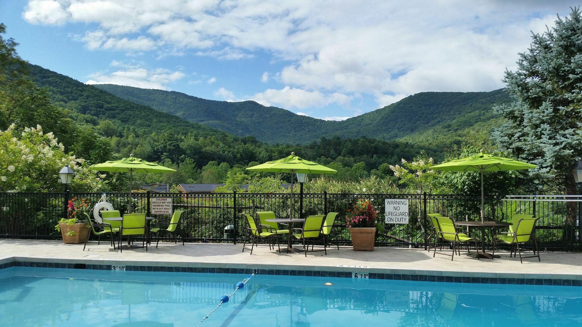 Holiday Inn Asheville East-Blue Ridge Pkwy By Ihg Ngoại thất bức ảnh